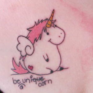 Comic Brust Tattoo pinkes Einhorn