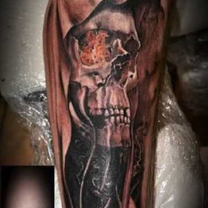 Cover up Arm Totenkopf mit Umhang