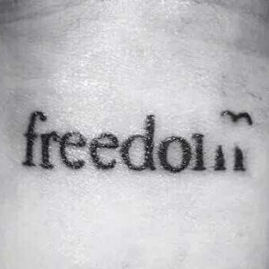 Freedom Schriftzug Handgelenk