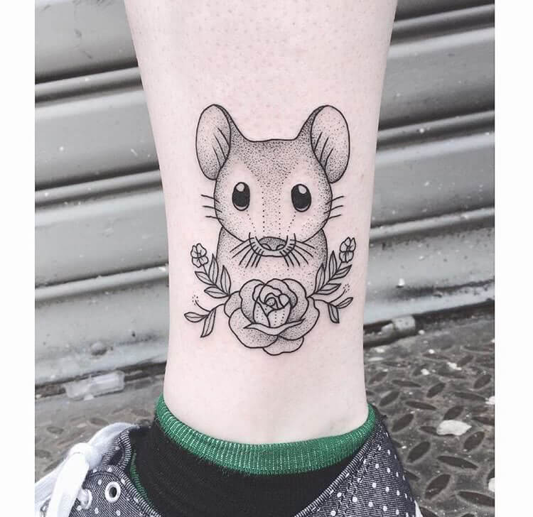 kleine Maus mit Rose