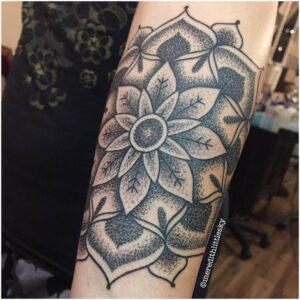 Mandala Dotwork Blume