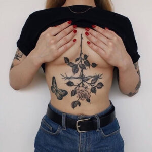 Rose als Underboob